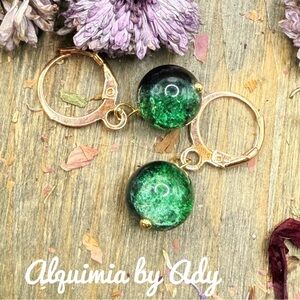 Bright green quartz crystal dangle Gold hoop earrings